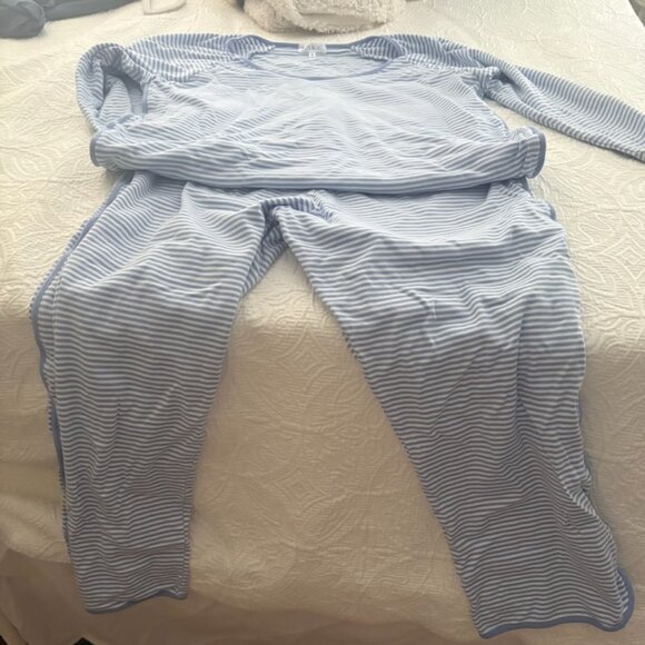 Lake Pajamas EUC - Picture 5 of 6